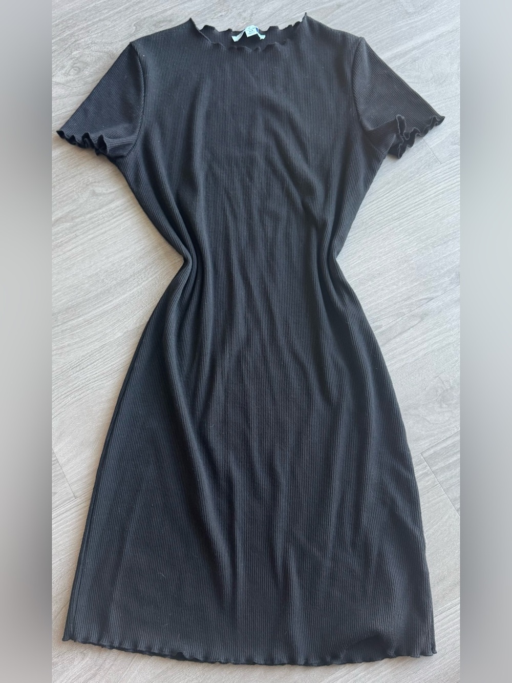 Black Ribbed Mini Bodycon Dress Lettuce Edge Short Sleeve 🖤 - Picture 4 of 7